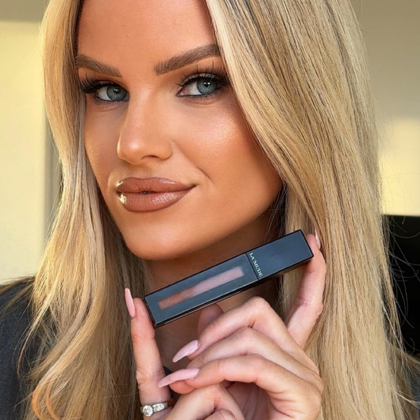 POWERFUL LIP GLOSS